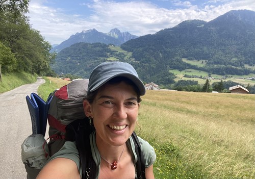 Met een rugzak en racefiets door Arnhem, dit is het ambulante werk van Selma